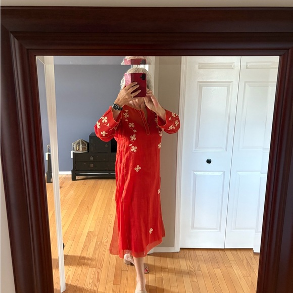 Elegant Red Floral Embroidered Long Sleeve Dress - Picture 6 of 12